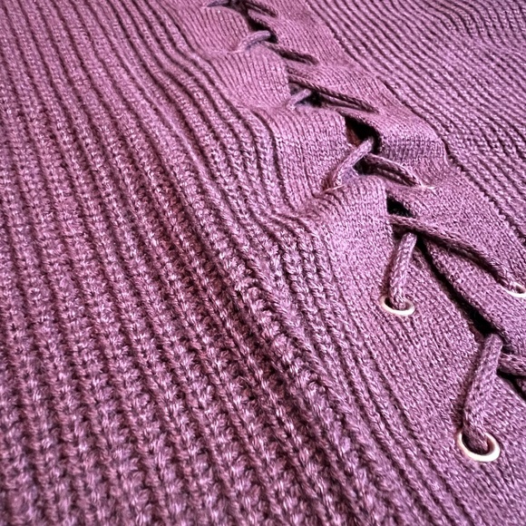 Maroon Knitted Sweater with Lace-up Backing - Picture 3 of 4